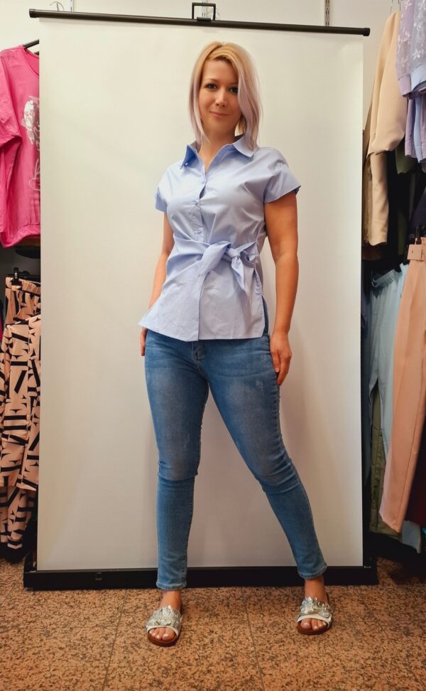 spletna-trgovina-z-zenskimi-oblacili-bluza-svetlo-modra (5)
