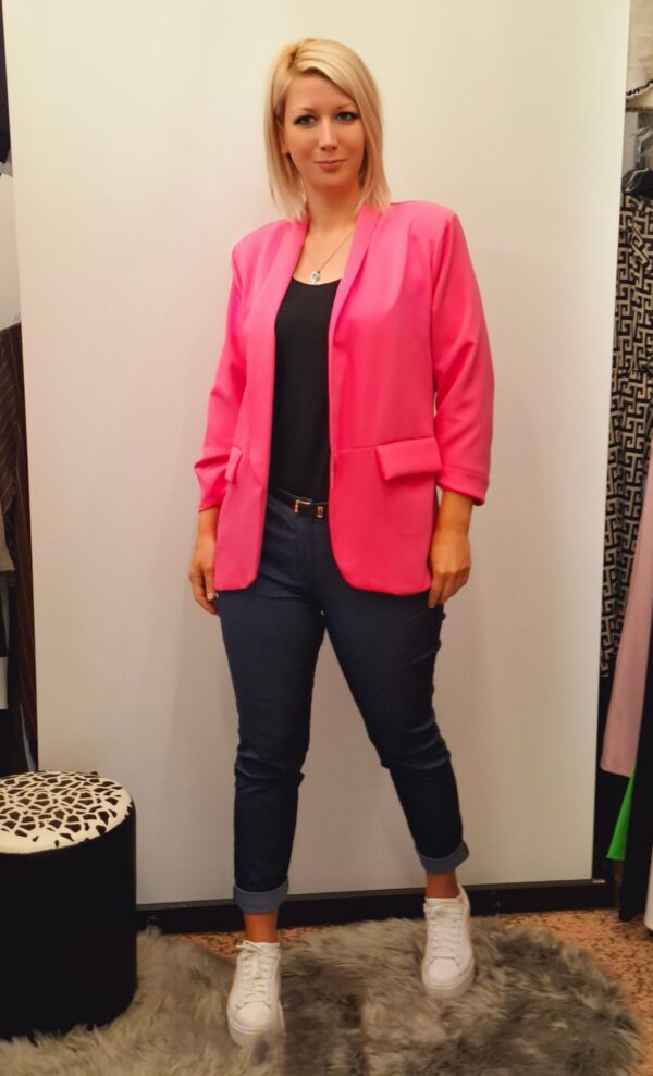 spletna-trgovina-z-zenskimi-oblacili-blazer-roza