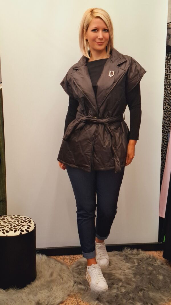 spletna-trgovina-z-zenskimi-oblacili-brezrokavnik-rjava