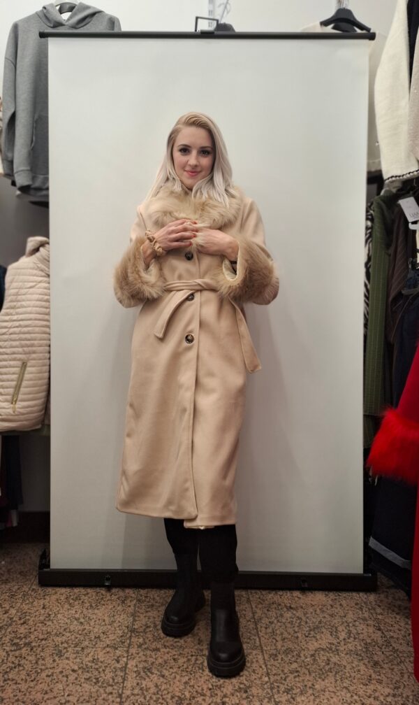 spletna-trgovina-z-zenskimi-oblacili-dolgi-plasc-krzno-bez (2)