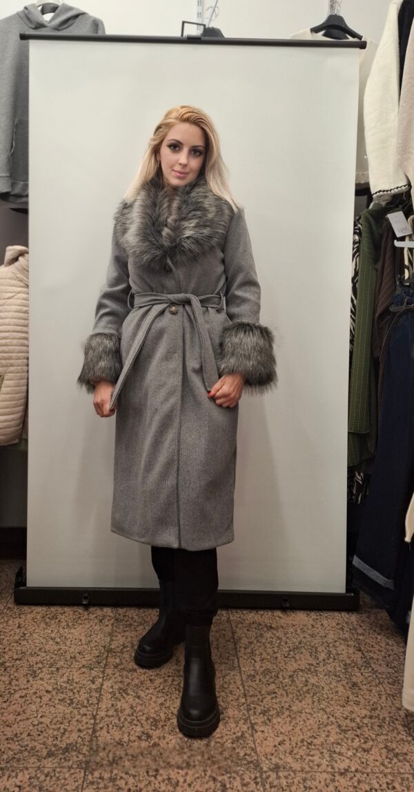 spletna-trgovina-z-zenskimi-oblacili-dolgi-plasc-krzno-siva (2)