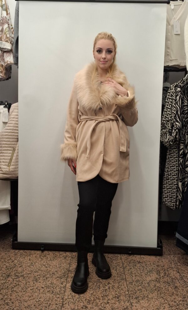 spletna-trgovina-z-zenskimi-oblacili-plasc-bez (2)