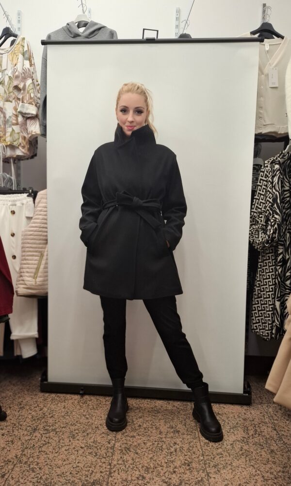 spletna-trgovina-z-zenskimi-oblacili-plasc-crna (2)