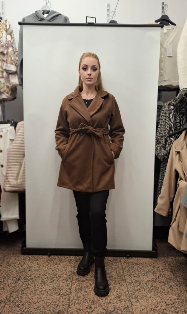 spletna-trgovina-z-zenskimi-oblacili-plasc-rjava