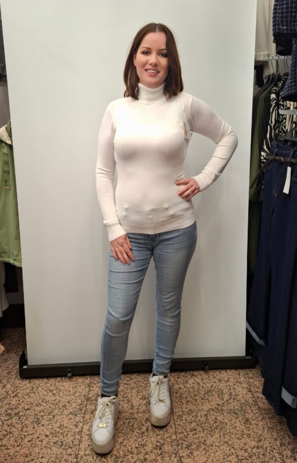 spletna-trgovina-z-zenskimi-oblacili-puli-bela