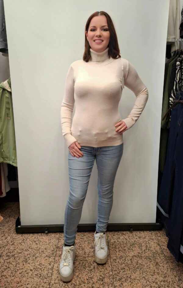 spletna-trgovina-z-zenskimi-oblacili-puli-bez