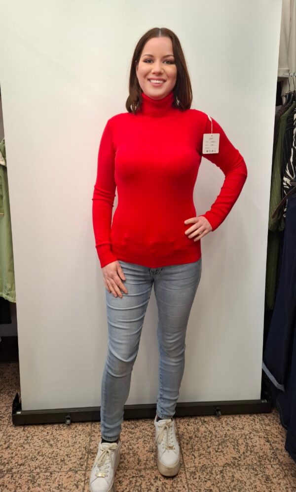 spletna-trgovina-z-zenskimi-oblacili-puli-rdeca