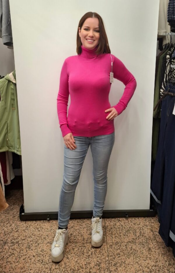 spletna-trgovina-z-zenskimi-oblacili-puli-roza