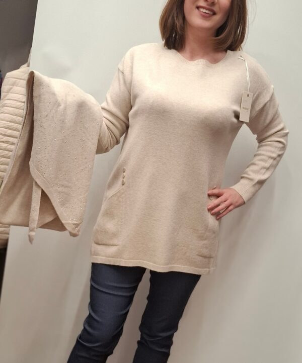 spletna-trgovina-z-zenskimi-oblacili-pulover-sal-svetlo-bez