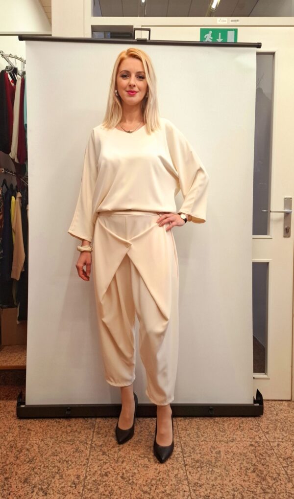 spletna-trgovina-z-zenskimi-oblacili-bluza-bez (6)