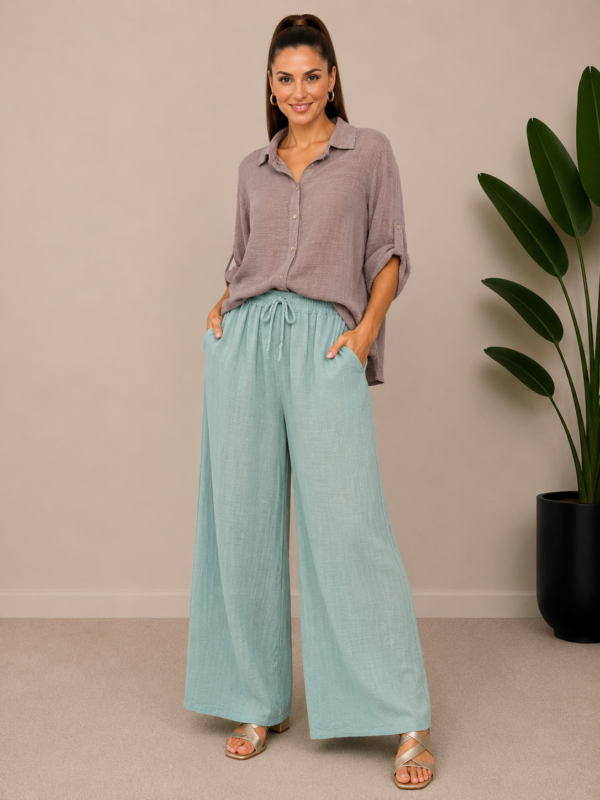 spletna-trgovina-z-oblacili-zenska-bluza-svetlo-rjava-hlace-mint